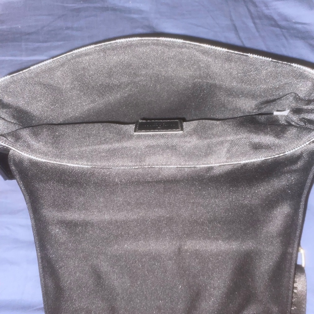 Selling a black and grey lOUIS VUITTON messenger bag - Picture 5 of 5